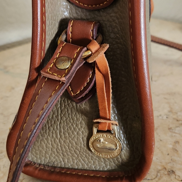 Dooney & Bourke purse - Picture 3 of 4